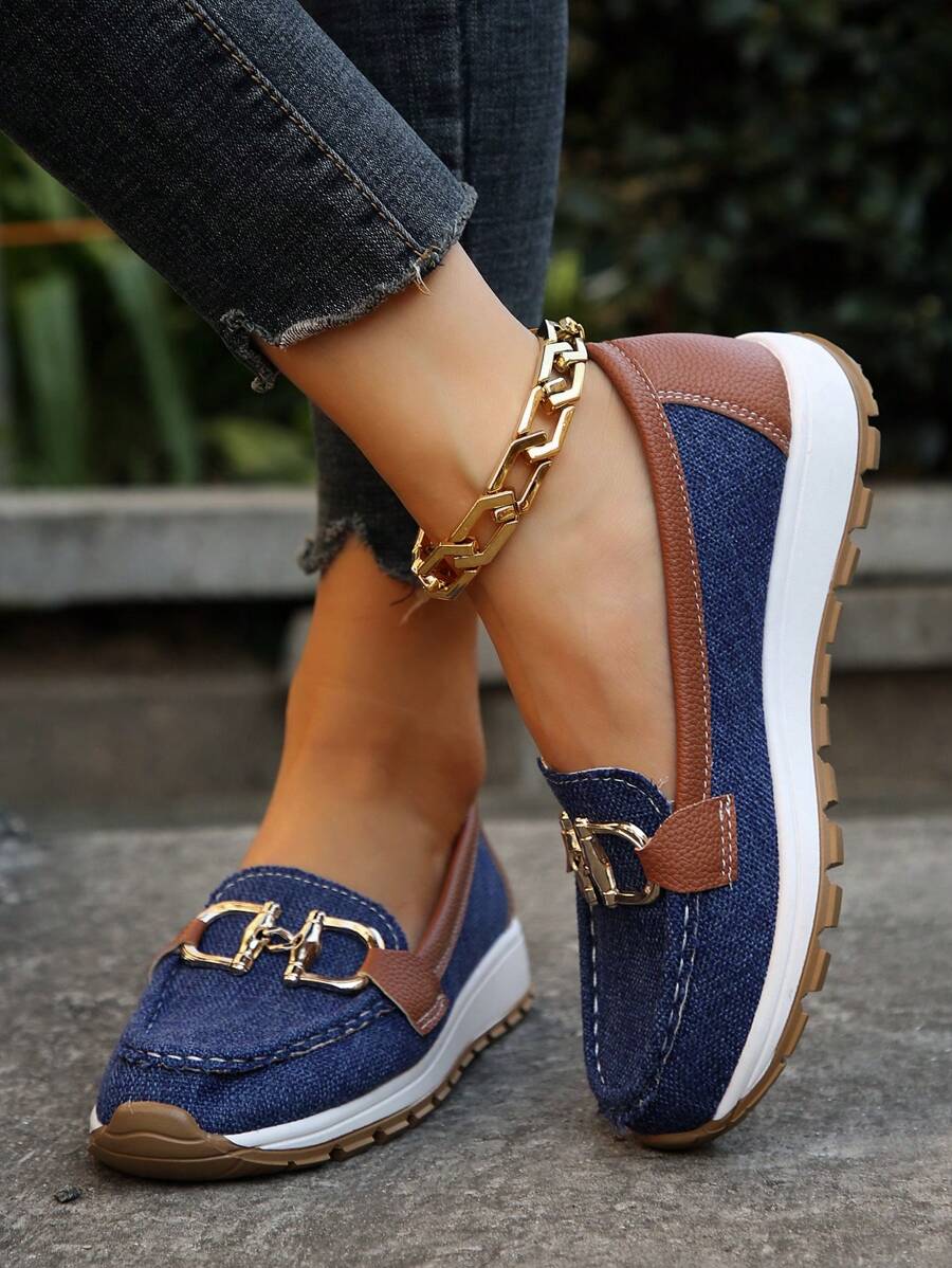 CAMERON | ZAPATO ELEGANTE CON BROCHE DORADO