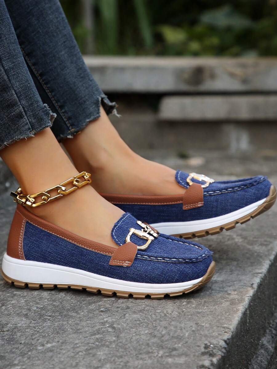 CAMERON | ZAPATO ELEGANTE CON BROCHE DORADO