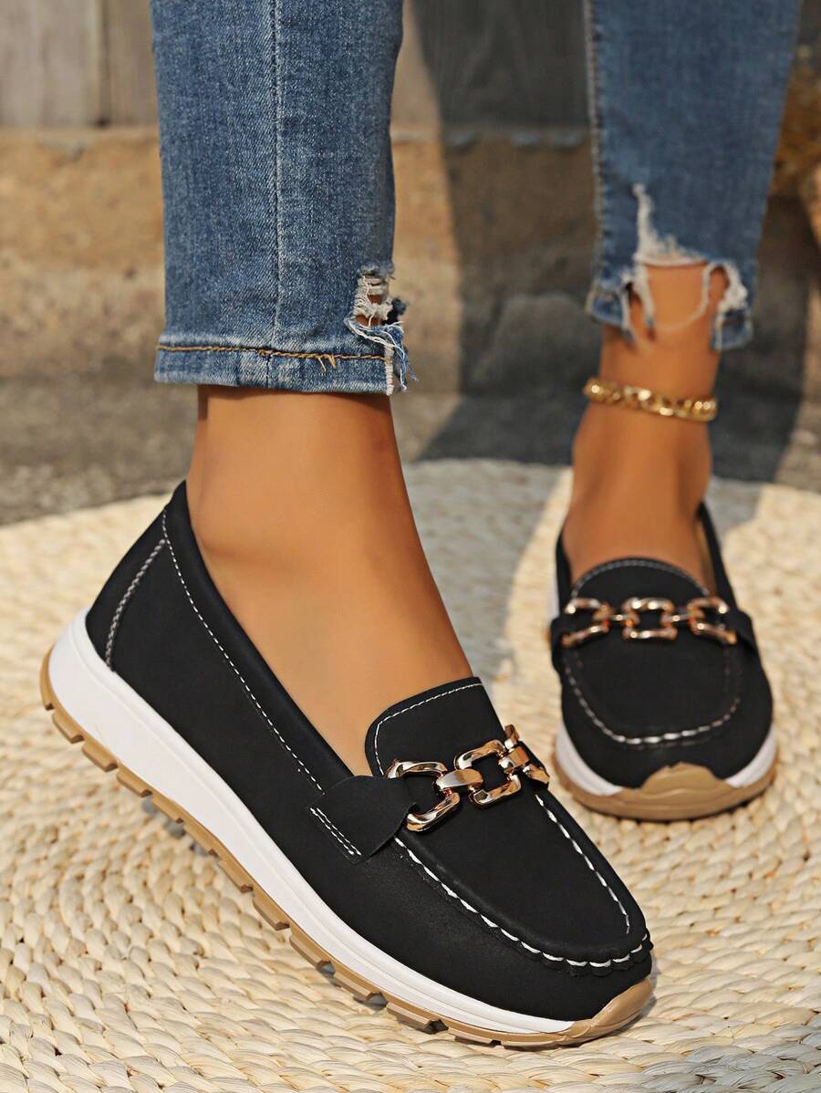 CAMERON | ZAPATO ELEGANTE CON BROCHE DORADO