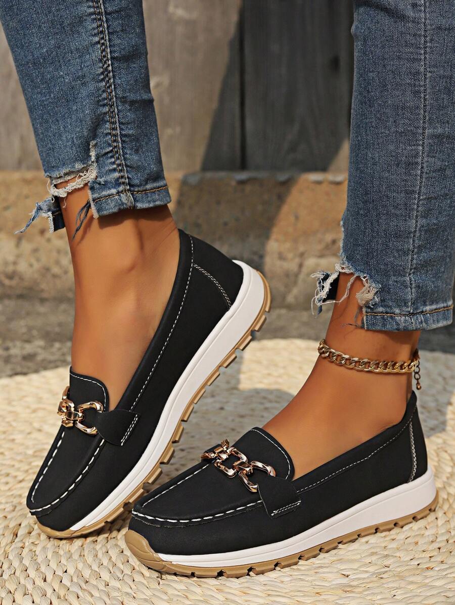 CAMERON | ZAPATO ELEGANTE CON BROCHE DORADO