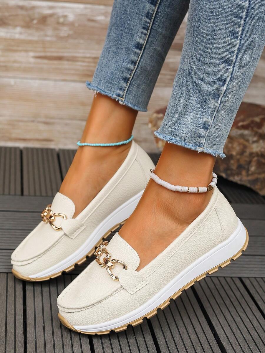 CAMERON | ZAPATO ELEGANTE CON BROCHE DORADO