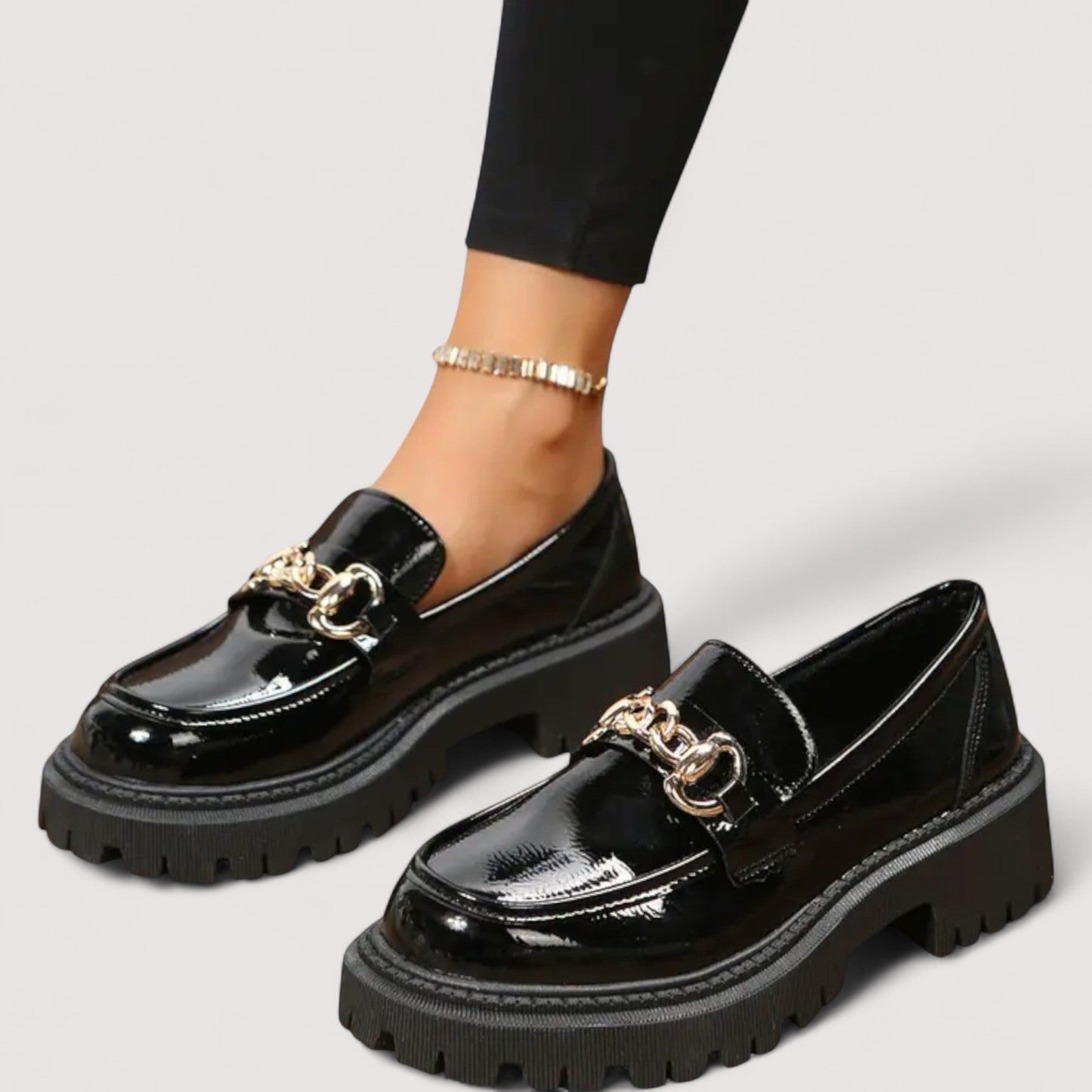 ITALIA | NAUTICO NEGRO BRILLANTE CON BROCHE DECORATIVO
