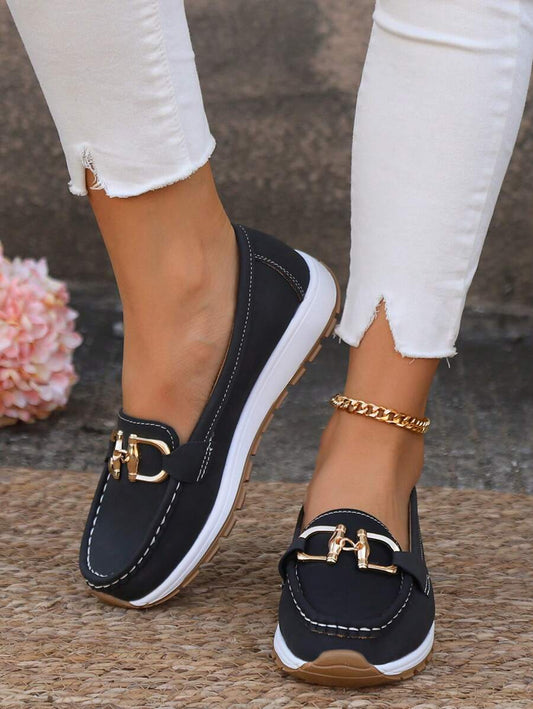 CAMERON | ZAPATO ELEGANTE CON BROCHE DORADO