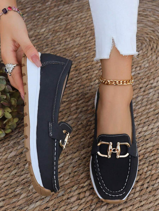 CAMERON | ZAPATO ELEGANTE CON BROCHE DORADO