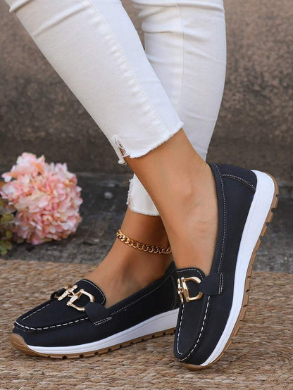 CAMERON | ZAPATO ELEGANTE CON BROCHE DORADO