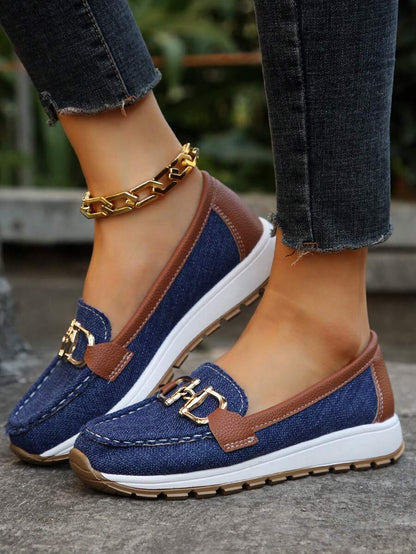 CAMERON | ZAPATO ELEGANTE CON BROCHE DORADO