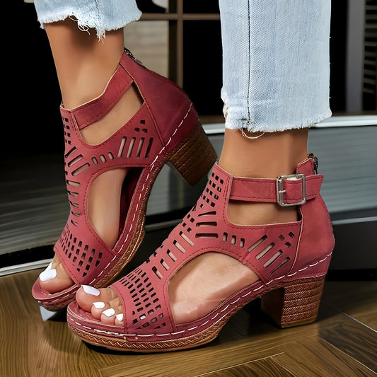 NOVA | SANDALIA DE TACÓN CON BROCHE